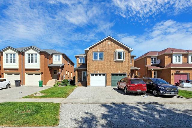 3961 Stoneham Way, House semidetached with 3 bedrooms, 4 bathrooms and 3 parking in Mississauga ON | Card Image