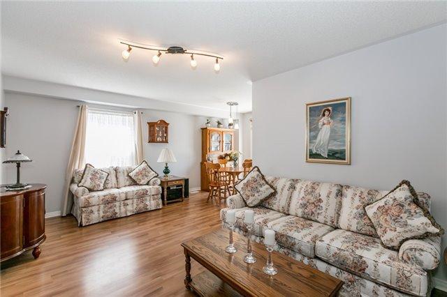 70 Admiral Cres, House attached with 3 bedrooms, 3 bathrooms and 2 parking in Essa ON | Image 4