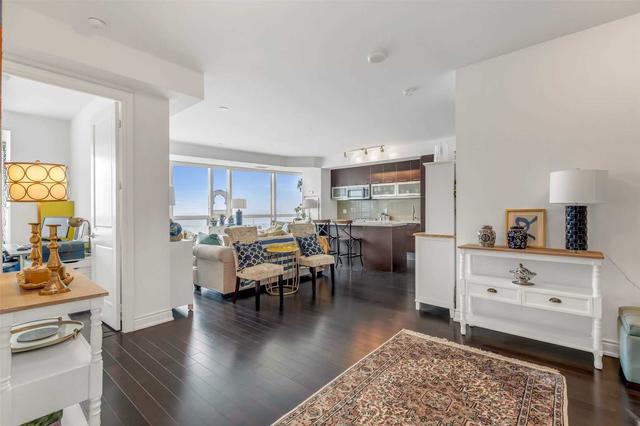 7105 - 388 Yonge St, Condo with 3 bedrooms, 2 bathrooms and 1 parking in Toronto ON | Image 25