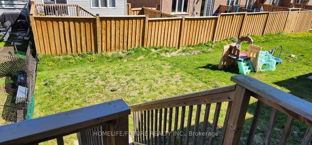 33 Cole Cres, House attached with 3 bedrooms, 3 bathrooms and 2 parking in Brantford ON | Image 8