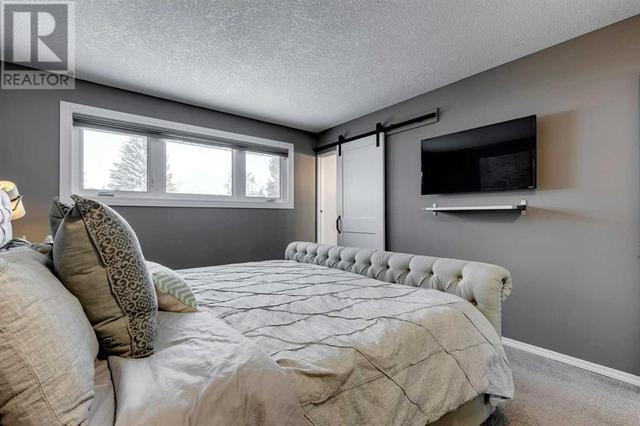 252 Cantrell Drive Sw, House detached with 4 bedrooms, 2 bathrooms and 4 parking in Calgary AB | Image 11