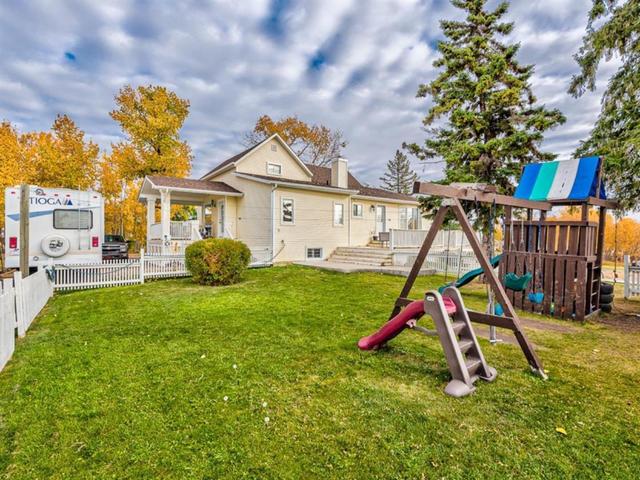 2425 13 Avenue, House detached with 3 bedrooms, 2 bathrooms and 4 parking in Red Deer County AB | Image 33