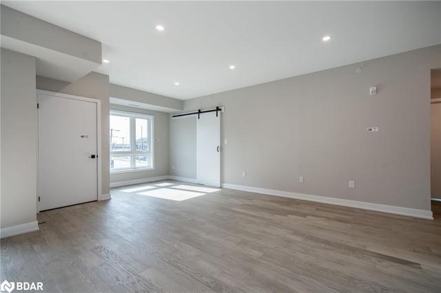 213 - 1 Chef Lane, House attached with 3 bedrooms, 2 bathrooms and 1 parking in Barrie ON | Image 5