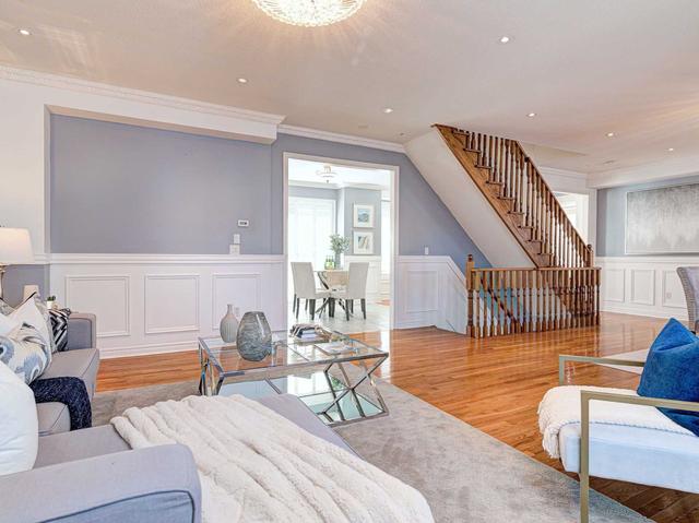 6355 Kingston Rd, House detached with 3 bedrooms, 3 bathrooms and 3 parking in Toronto ON | Image 2