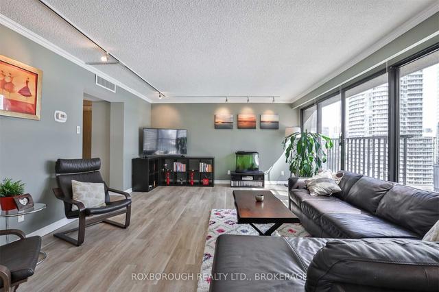 1318 - 55 Harbour Sq, Condo with 2 bedrooms, 2 bathrooms and 1 parking in Toronto ON | Image 23