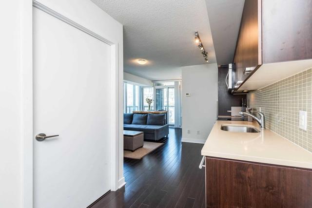 504 - 295 Adelaide St W, Condo with 2 bedrooms, 2 bathrooms and 0 parking in Toronto ON | Image 5
