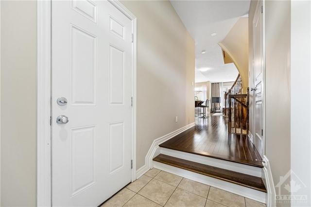 213 Butterfly Walk, Townhouse with 3 bedrooms, 3 bathrooms and 3 parking in Ottawa ON | Image 3