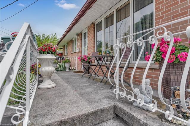 1359 Montreal Street, House detached with 4 bedrooms, 2 bathrooms and 9 parking in Kingston ON | Image 3