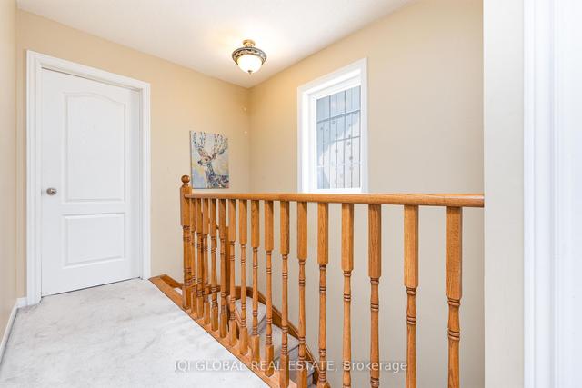 6938 Elliott Parliament St, House semidetached with 3 bedrooms, 4 bathrooms and 5 parking in Mississauga ON | Image 2