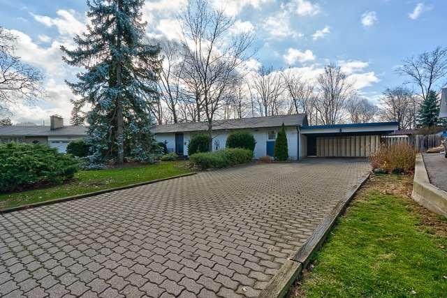 1258 Hollyfield Cres, House detached with 3 bedrooms, 2 bathrooms and 4 parking in Oakville ON | Image 1