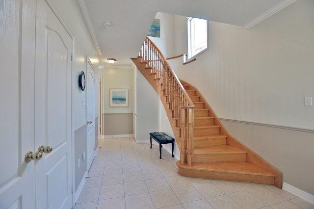 2192 Stratus Dr, House detached with 4 bedrooms, 3 bathrooms and 2 parking in Oakville ON | Image 4