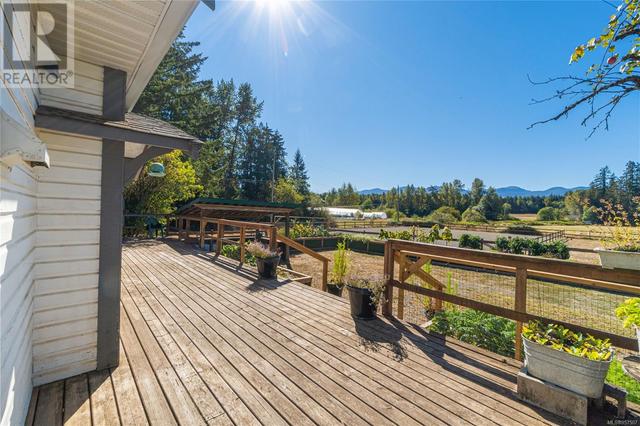 3155 Grant Rd, House detached with 2 bedrooms, 1 bathrooms and 10 parking in Comox Valley A BC | Image 29