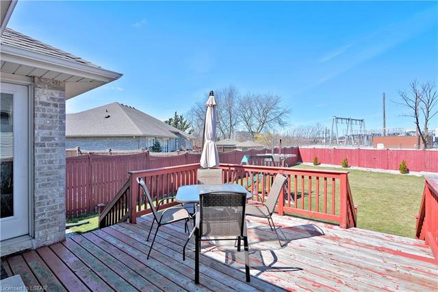 155 Conestoga Drive, House detached with 4 bedrooms, 3 bathrooms and null parking in Sarnia ON | Image 30
