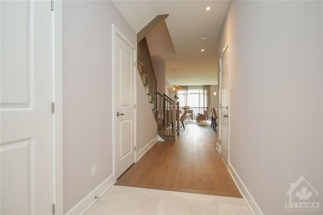182 Overberg Way, Townhouse with 3 bedrooms, 4 bathrooms and 2 parking in Ottawa ON | Image 4
