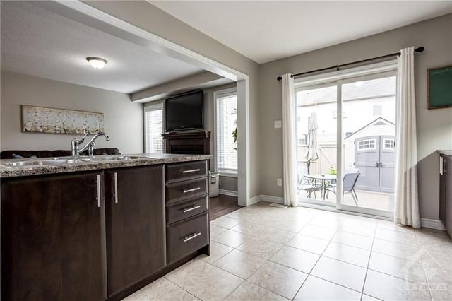 1803 Maple Grove Road, Townhouse with 3 bedrooms, 2 bathrooms and 3 parking in Ottawa ON | Image 12