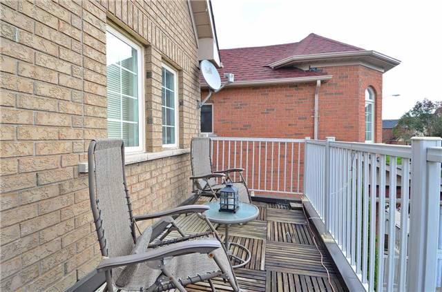 57 Waldron Cres, House attached with 3 bedrooms, 3 bathrooms and 3 parking in Richmond Hill ON | Image 12