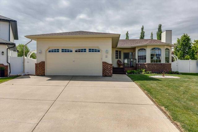 17 Ryan Close, House detached with 5 bedrooms, 3 bathrooms and 4 parking in Red Deer AB | Image 2