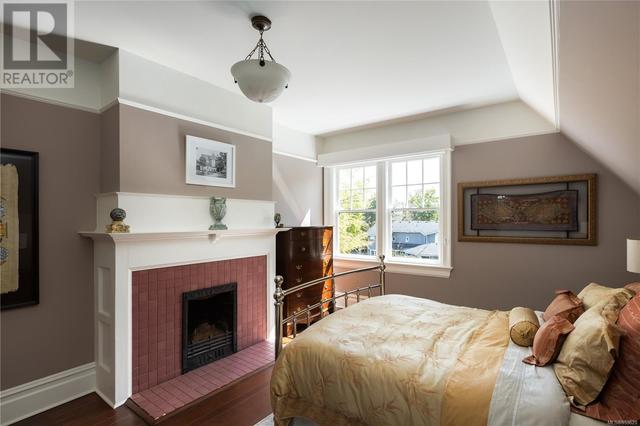 1745 Rockland Ave, House detached with 4 bedrooms, 4 bathrooms and 4 parking in Victoria BC | Image 32