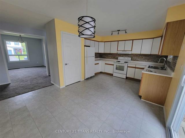 920 Heenan St, House detached with 3 bedrooms, 2 bathrooms and 5 parking in Cobourg ON | Image 2