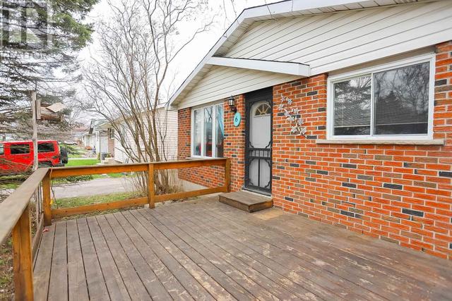 6 Chicora Cres, House detached with 2 bedrooms, 1 bathrooms and null parking in Sault Ste. Marie ON | Image 4