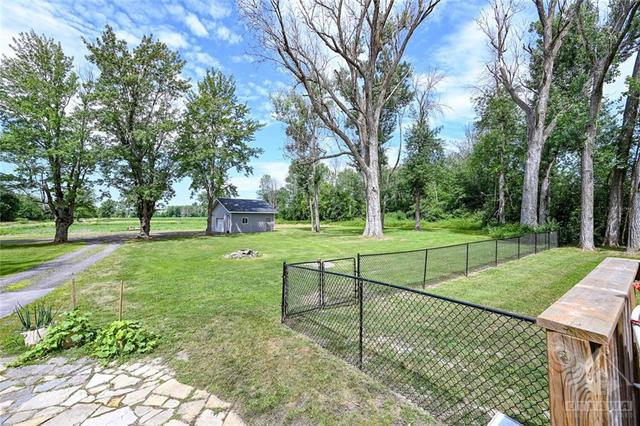 1128 Rideau River Road, House detached with 3 bedrooms, 2 bathrooms and 12 parking in Montague ON | Image 25