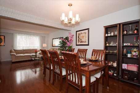 02 - 42 Stonehill Crt, Townhouse with 3 bedrooms, 3 bathrooms and 1 parking in Toronto ON | Image 3