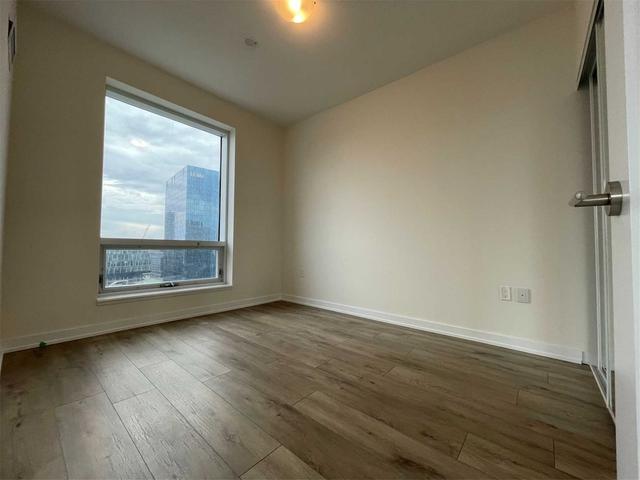 07 - 1 Yonge St, Condo with 2 bedrooms, 1 bathrooms and 0 parking in Toronto ON | Image 3