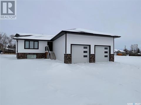 209 Willow Crescent, House detached with 3 bedrooms, 3 bathrooms and null parking in Waldheim SK | Card Image