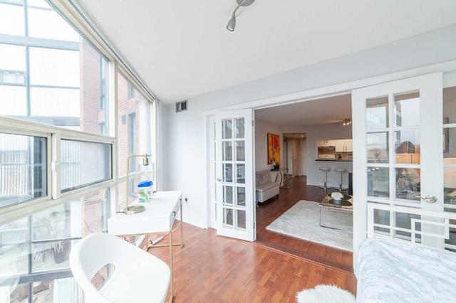 803 - 725 King St W, Condo with 2 bedrooms, 1 bathrooms and 1 parking in Toronto ON | Image 8
