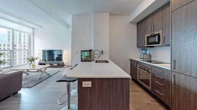 1023 - 297 College St, Condo with 2 bedrooms, 2 bathrooms and 0 parking in Toronto ON | Image 34