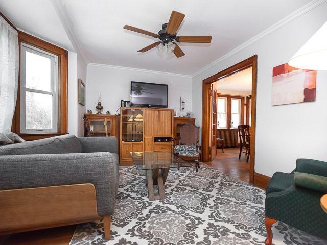 30 Sharpe St, House detached with 2 bedrooms, 1 bathrooms and 6 parking in Toronto ON | Image 4