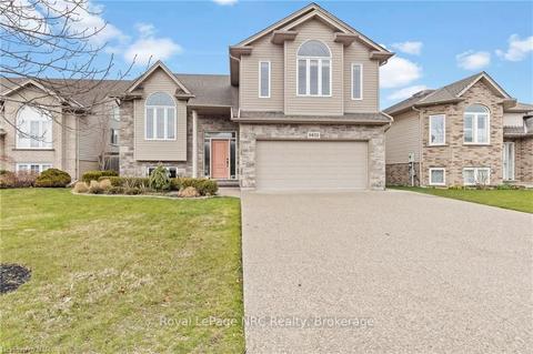 8635 Kelsey Cres, House detached with 3 bedrooms, 3 bathrooms and 8 parking in Niagara Falls ON | Card Image