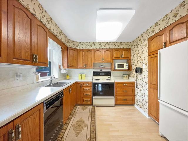 2 Frey Cres, House detached with 2 bedrooms, 2 bathrooms and 8 parking in Toronto ON | Image 6