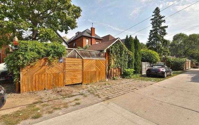 275 Charlton Ave W, House detached with 3 bedrooms, 2 bathrooms and 1 parking in Hamilton ON | Image 24
