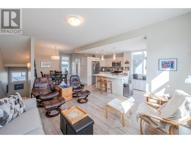 120 - 388 Eckhardt Avenue E, House attached with 3 bedrooms, 1 bathrooms and 4 parking in Penticton BC | Image 8