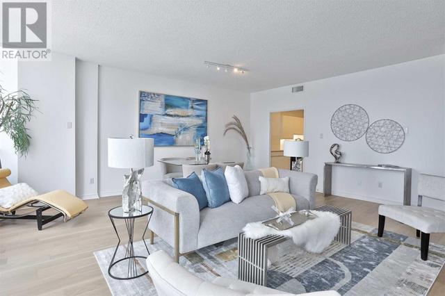 1003 - 7 Broadway Ave, Condo with 2 bedrooms, 2 bathrooms and 0 parking in Toronto ON | Image 5