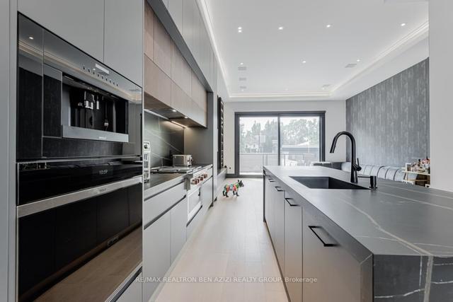 321 Melrose Ave, House detached with 4 bedrooms, 5 bathrooms and 4 parking in Toronto ON | Image 2