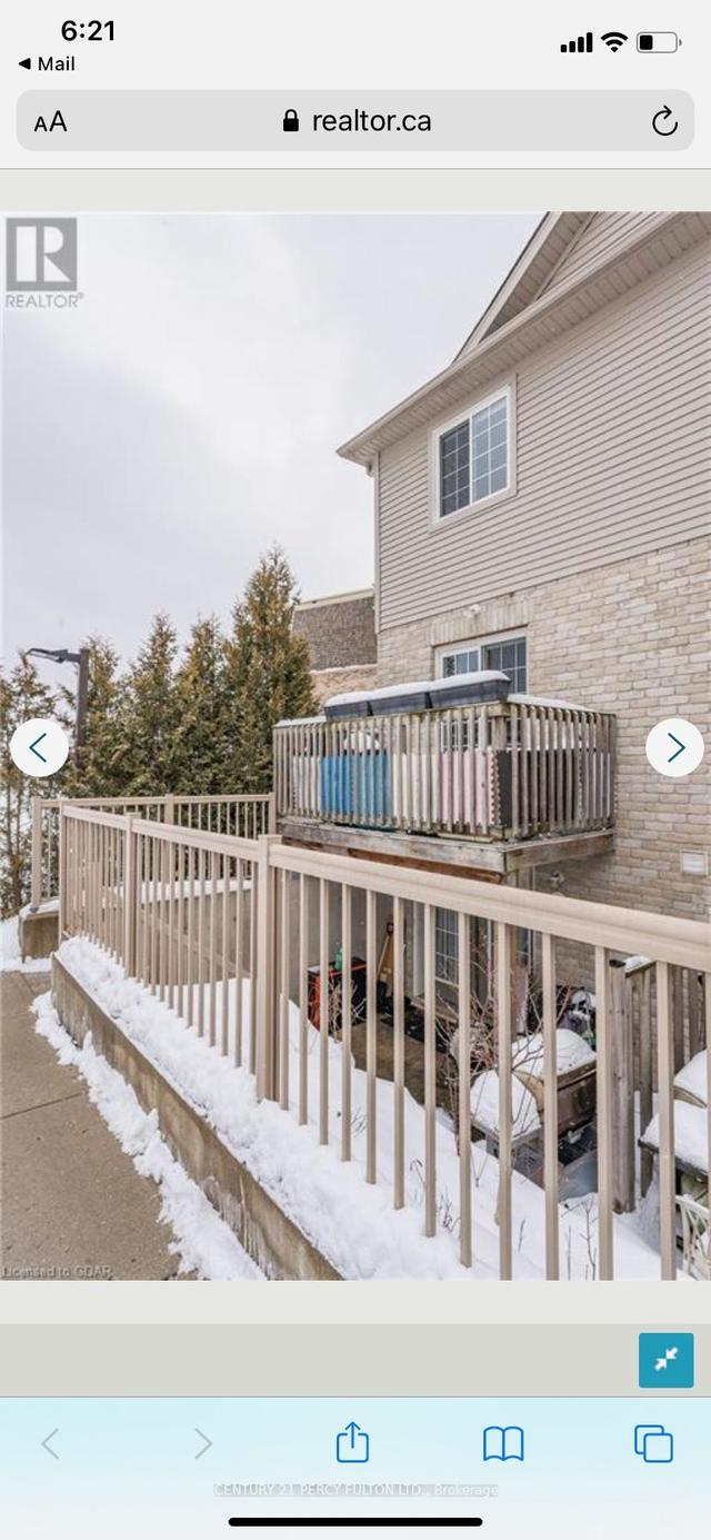 63 - 35 Mountford Dr, Townhouse with 3 bedrooms, 2 bathrooms and 1 parking in Guelph ON | Image 2