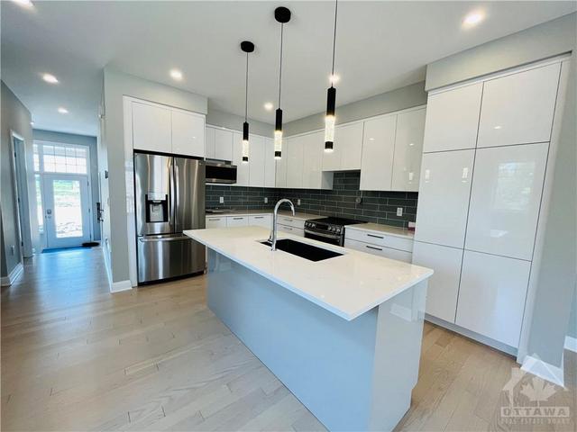 535 Hitzlay Terrace, Townhouse with 3 bedrooms, 3 bathrooms and 2 parking in Ottawa ON | Image 7