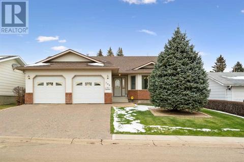 706 Royal Drive, House detached with 4 bedrooms, 2 bathrooms and 4 parking in Trochu AB | Card Image