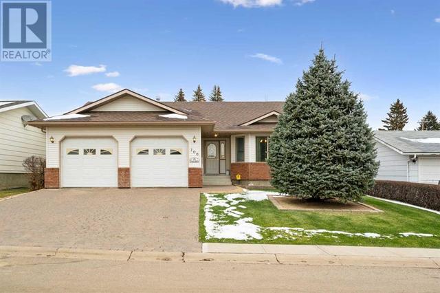 706 Royal Drive, House detached with 4 bedrooms, 2 bathrooms and 4 parking in Trochu AB | Image 1
