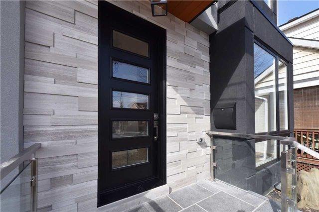 104 Oak Park Ave, House detached with 3 bedrooms, 4 bathrooms and null parking in Toronto ON | Image 2