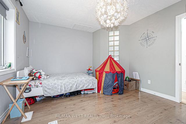 7698 Kipling Ave, House detached with 2 bedrooms, 3 bathrooms and 8 parking in Vaughan ON | Image 11