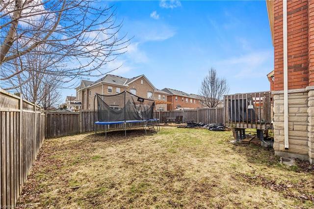 2 Windflower Road, House detached with 4 bedrooms, 3 bathrooms and 4 parking in Brampton ON | Image 28
