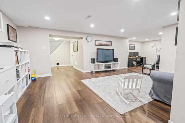 8 Tullamore Rd, House detached with 3 bedrooms, 2 bathrooms and 3 parking in Brampton ON | Image 14