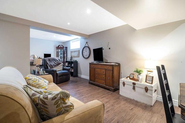 34 Bird St, House detached with 3 bedrooms, 3 bathrooms and 4 parking in Barrie ON | Image 9