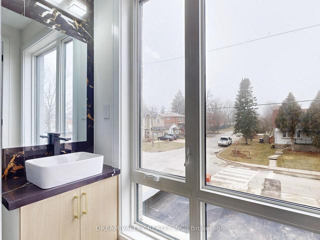 109b Heale Ave, House detached with 4 bedrooms, 5 bathrooms and 3 parking in Toronto ON | Image 20