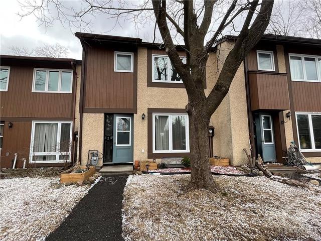 2 - 3691 Albion Road S, Townhouse with 3 bedrooms, 2 bathrooms and 1 parking in Ottawa ON | Image 1