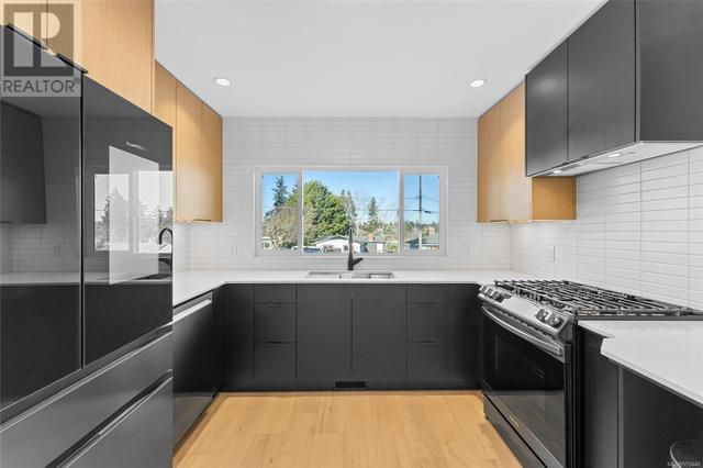 537 Broadway St, House detached with 3 bedrooms, 1 bathrooms and 6 parking in Saanich BC | Image 12