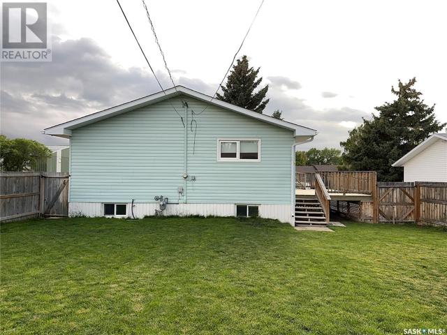 8361 Howard Avenue, House detached with 3 bedrooms, 2 bathrooms and null parking in Gull Lake SK | Image 24